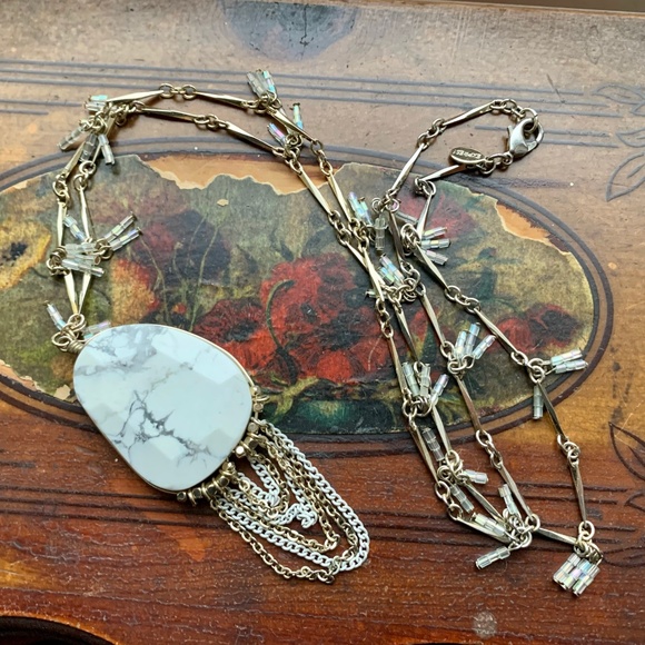 Express White Howlite Crystal Dangle 32" Necklace - Picture 2 of 12